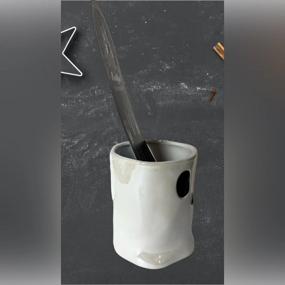 Halloween ghost makeup brush holder